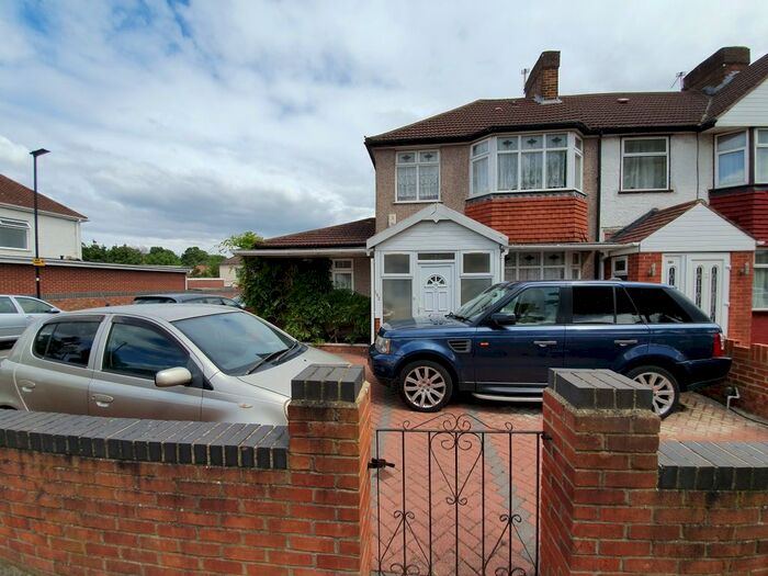 4 Bedroom Semi-Detached House To Rent In Hounslow Road, Feltham, TW14