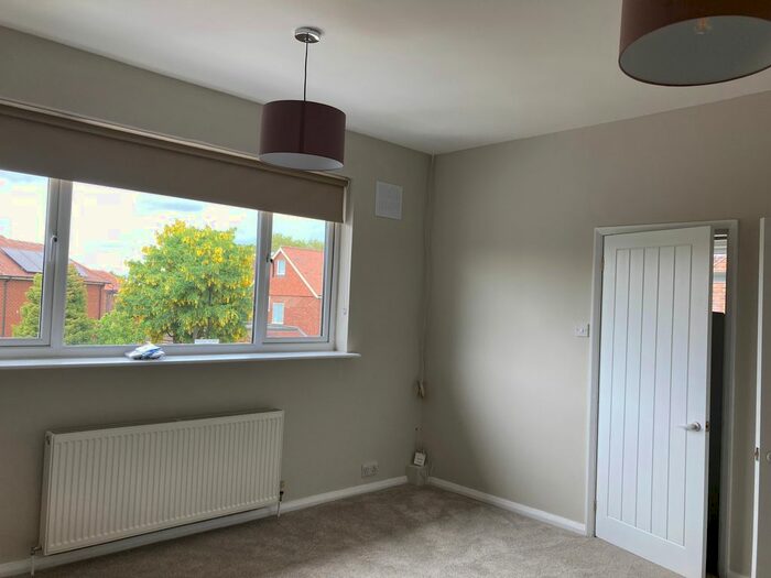 1 Bedroom Flat To Rent In Middlethorpe Grove, Dringhouses, YO24