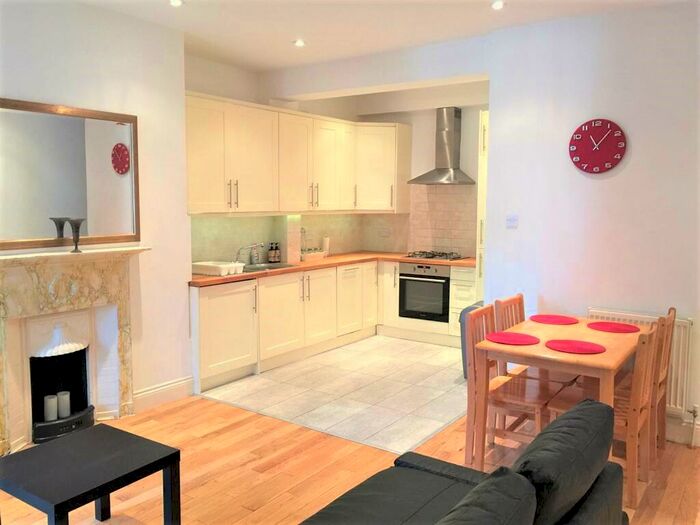 2 Bedroom Flat To Rent In Finborough Rd, Earls Court, SW10
