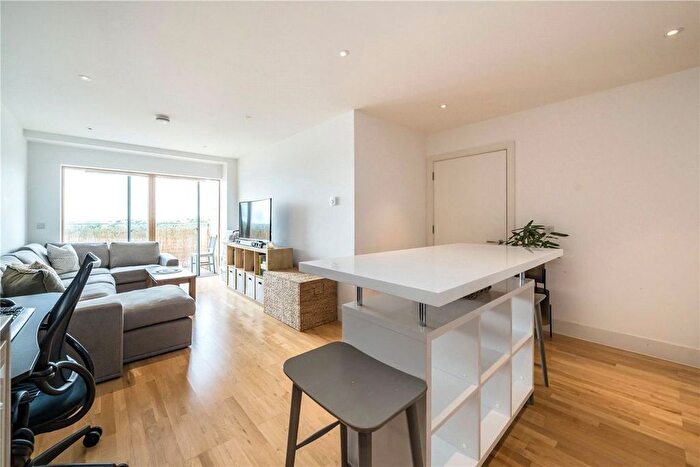 2 Bedroom Flat To Rent In Derry Court, London, SW16