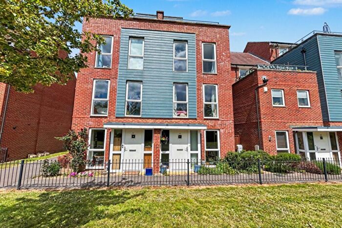 4 Bedroom Semi-Detached House For Sale In Eastleigh, SO50