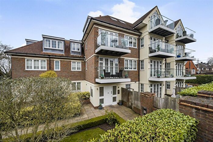 2 Bedroom Flat To Rent In Sparrows Herne, Bushey, WD23