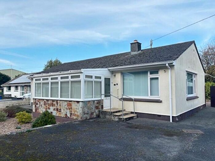 3 Bedroom Bungalow To Rent In Roselyon Place, Par, PL24