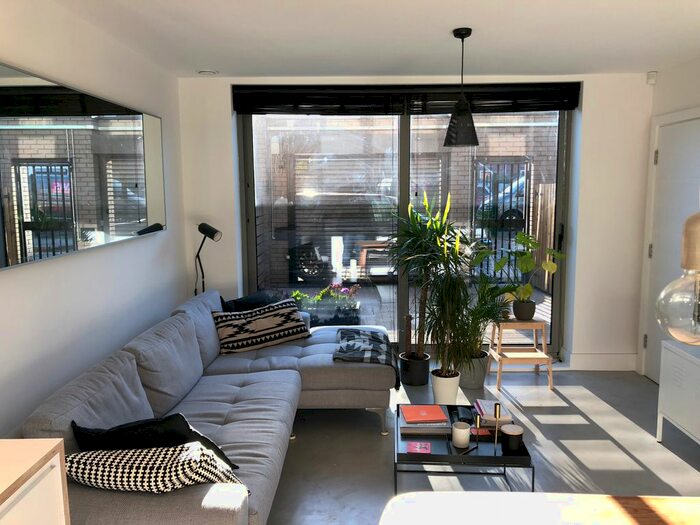 4 Bedroom Town House To Rent In Acorn Street, Sheffield, S3