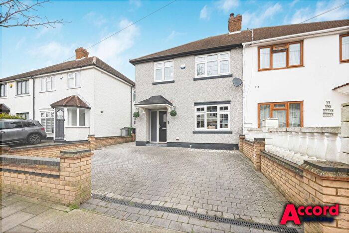 3 Bedroom Semi-detached House For Sale In Central Drive, Hornchurch, RM12
