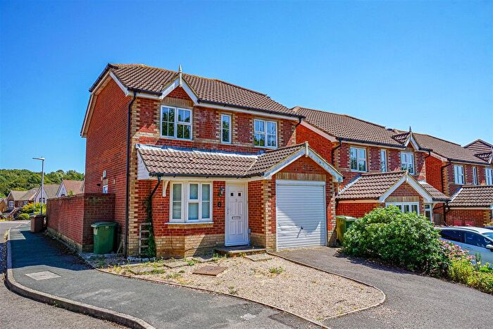 3 Bedroom Detached House For Sale In Ticehurst Close, Hastings, TN35
