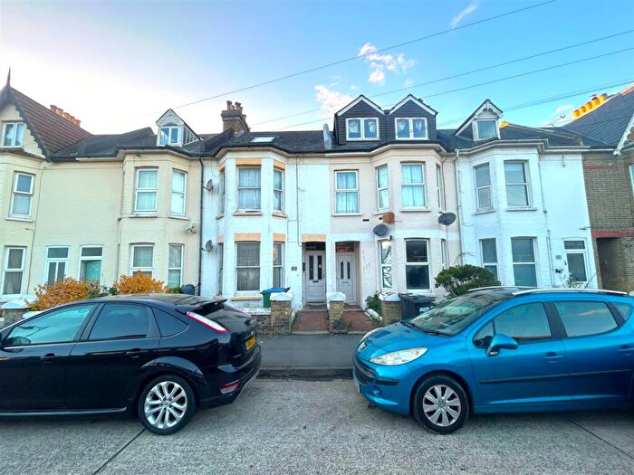 1 Bedroom Flat To Rent In Bayford Road, Littlehampton, BN17