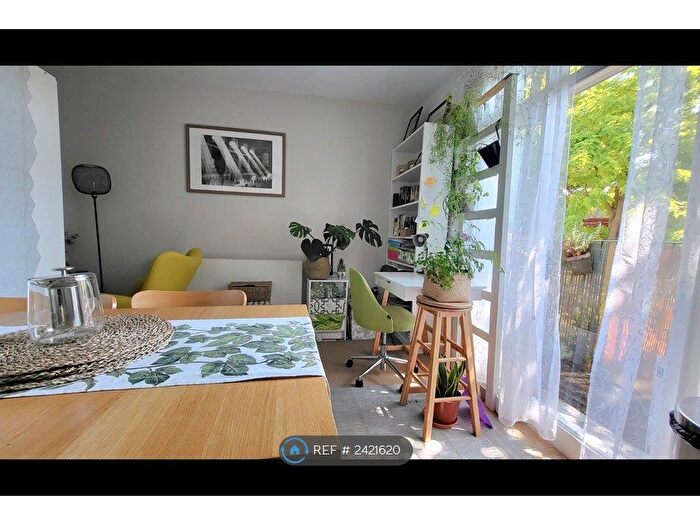 Studio To Rent In Thornton Avenue, London, W4