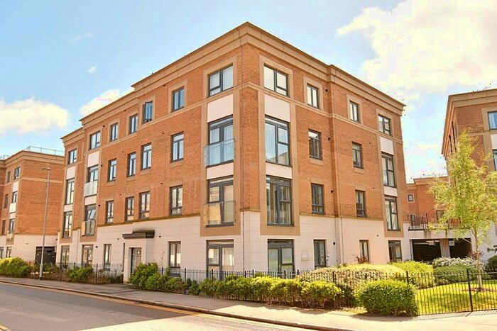 2 Bedroom Apartment To Rent In Mead Lane, Hertford, SG13