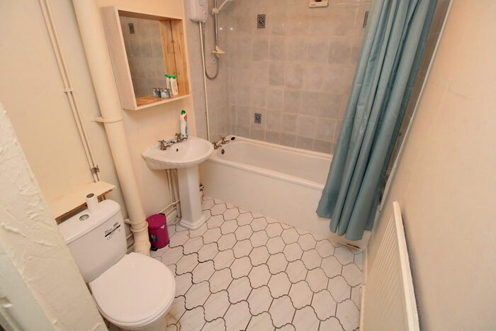 5 Bedroom Terraced House To Rent In Wood Road, CF37