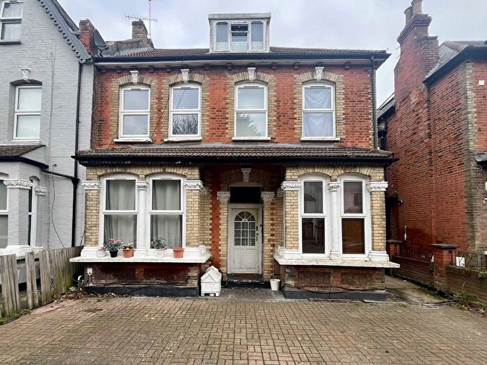 Studio To Rent In Sunningfields Road, London, NW4