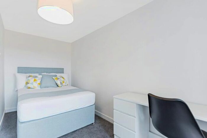 5 Bedroom Semi-Detached House To Rent In Kenmore Drive, Horfield, Bristol, BS7