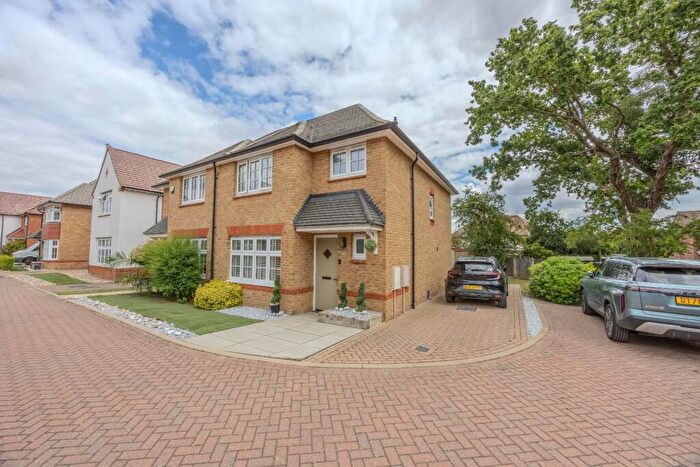 3 Bedroom Semi Detached House For Sale In Rose Street, Benfleet, SS7
