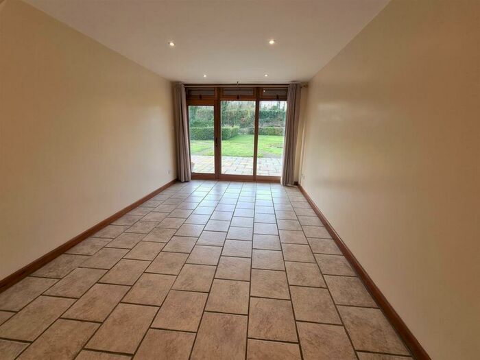 2 Bedroom Cottage To Rent In Lucks Hill, West Malling, ME19