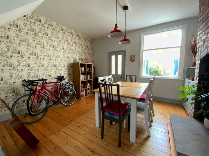 2 Bedroom House To Rent In Provis Road, Manchester, M21