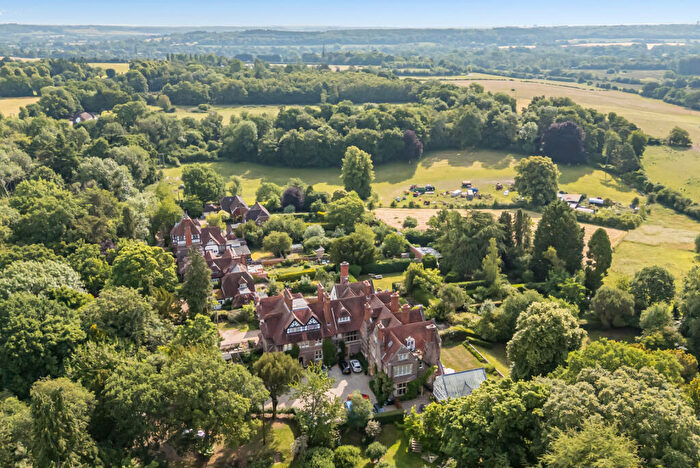3 Bedroom Apartment For Sale In Lyle House, Tidmarsh, Reading, Berkshire, RG8