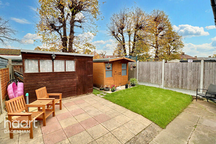 3 Bedroom End Of Terrace House For Sale In Davington Road, Dagenham, RM8