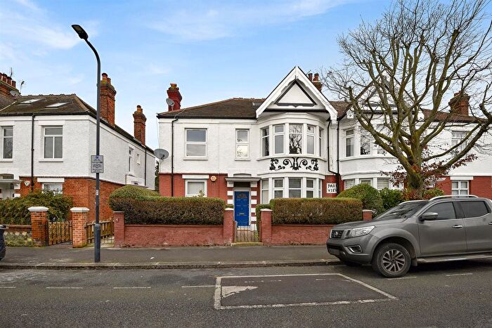 4 Bedroom Flat To Rent In Olive Road, London, NW2