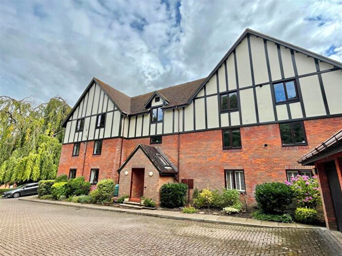 3 Bedroom Apartment To Rent In Campions Court, Berkhamsted, HP4