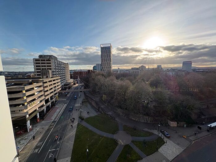 2 Bedroom Flat To Rent In Broad Weir, Bristol, BS1