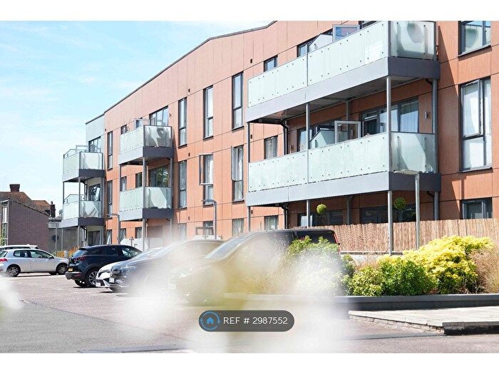 2 Bedroom Flat To Rent In Summit House, West Wickham, BR4