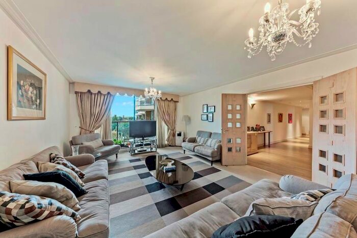 3 Bedroom Flat To Rent In Kensington West, Blythe Road, London, W14