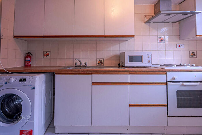 2 Bedroom Apartment To Rent In Arden Grove, Ladywood, Birmingham, West Midlands, B16