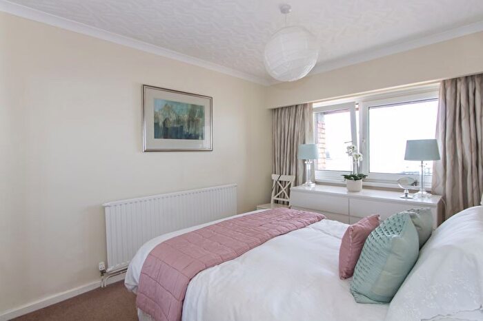 3 Bedroom Flat To Rent In Windsor Court, The Esplanade, Penarth, CF64