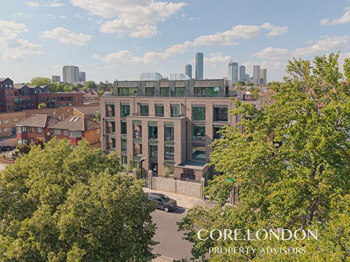 2 Bedroom Flat For Sale In East Acton Lane, London, W3