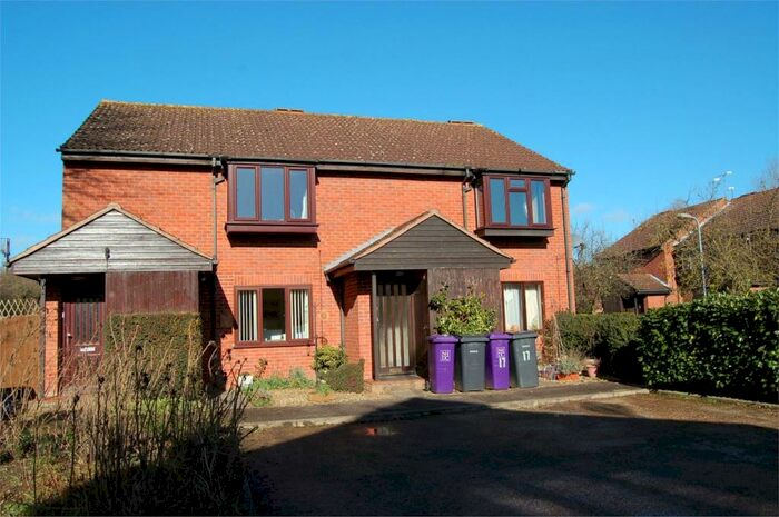 2 Bedroom Maisonette To Rent In Millstream Close, Hitchin, SG4