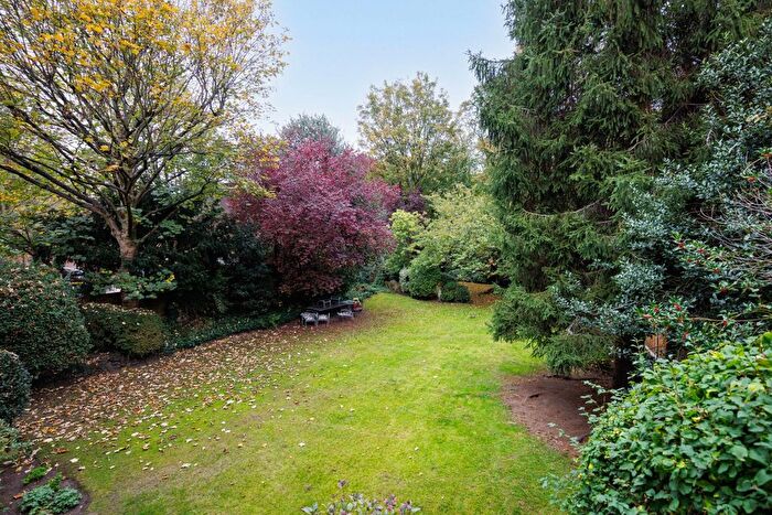 2 Bedroom Flat For Sale In Hornsey Lane, Highgate, London, N6