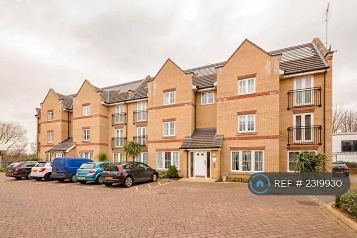 2 Bedroom Flat To Rent In Grebe Court, Cambridge, CB5