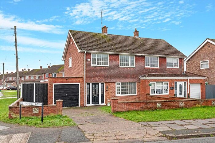 3 Bedroom Semi Detached House For Sale In Collingwood Avenue, Corby, Northamptonshire, NN17