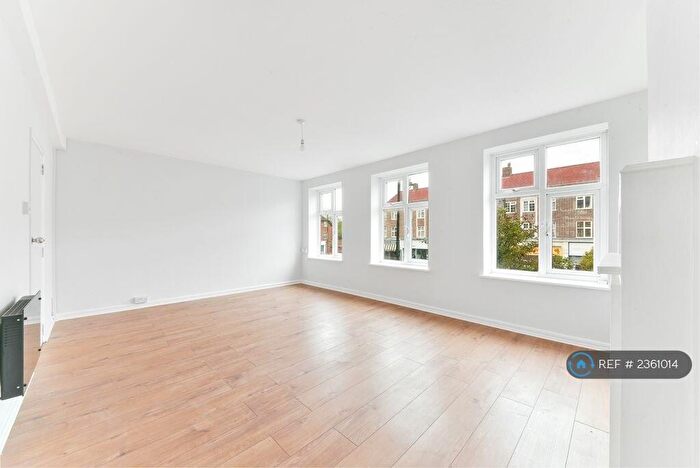 4 Bedroom Maisonette To Rent In Stoneleigh Broadway, Epsom, KT17