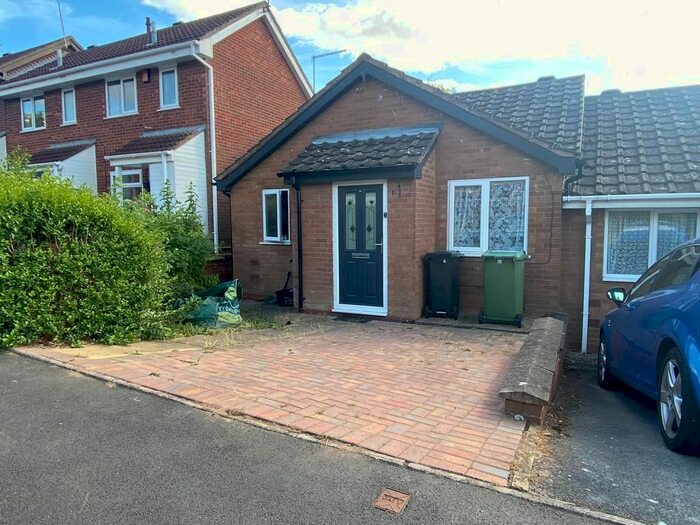 2 Bedroom Bungalow To Rent In Old Hall Close, Stourbridge, DY8