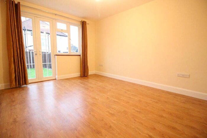4 Bedroom House To Rent In Bovingdon Avenue, Wembley, HA9