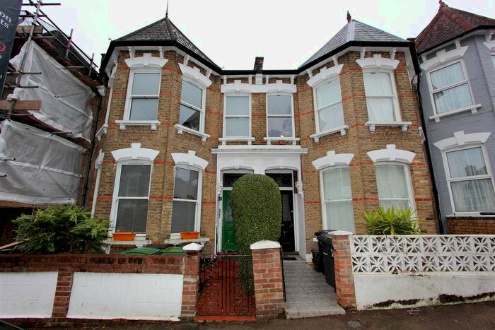 6 Bedroom Terraced House To Rent In Duckett Road, Haringey, N4