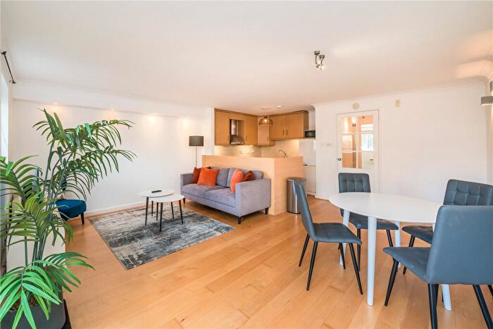 1 Bedroom Apartment For Sale In Falcon Way, London, E14