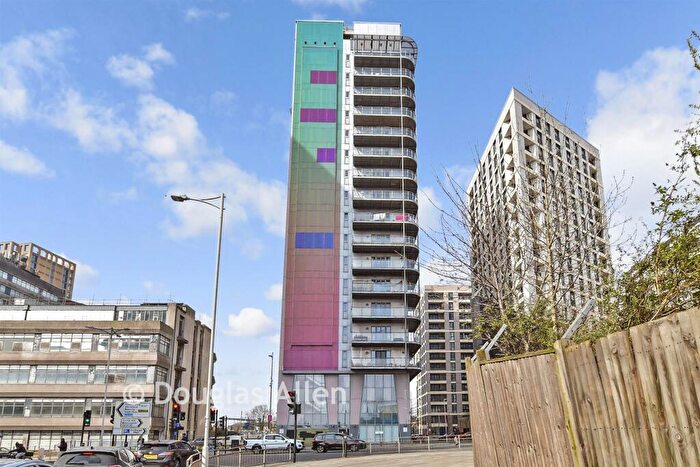 1 Bedroom Flat For Sale In Ilford Hill, Ilford, Essex, IG1