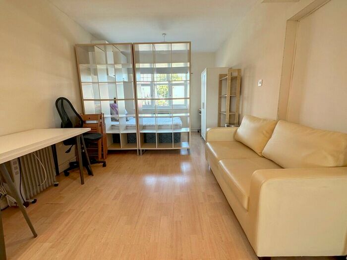 Studio To Rent In Wollaton Road, Nottingham, NG8