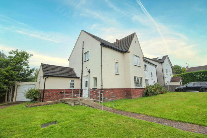 4 Bedroom House To Rent In Banstead Road, Caterham, CR3