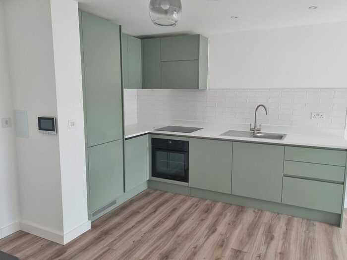 2 Bedroom Flat To Rent In Chevette Court, Kimpton Road, Luton, Bedfordshire, LU2