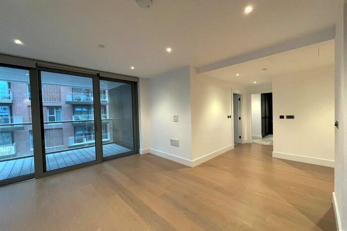 2 Bedroom Flat To Rent In Chartwell House, Palmer Road, SW11