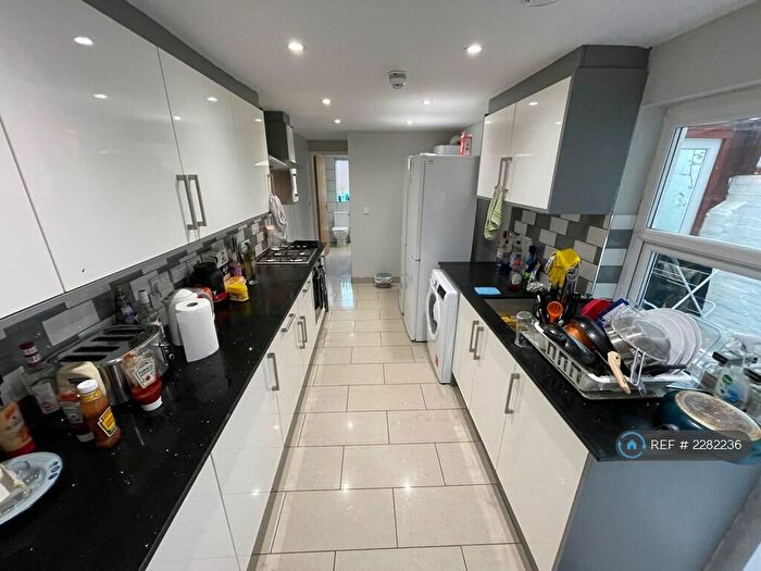 6 Bedroom Terraced House To Rent In Blenheim Road, Reading, RG1