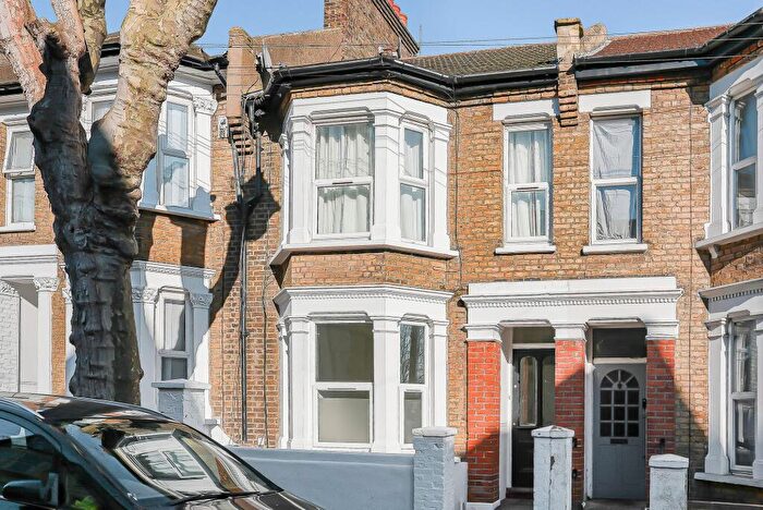 1 Bedroom Flat To Rent In Old Southend Road, Southend-On-Sea, SS1