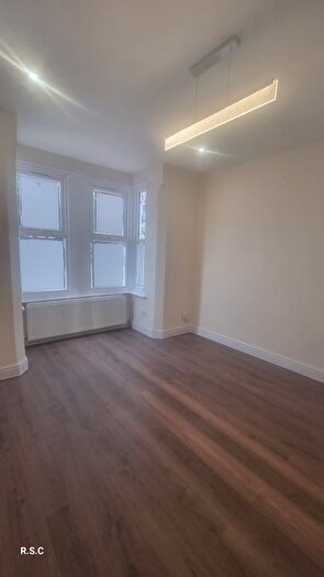 4 Bedroom Semi-Detached House To Rent In Vicarage Farm Road, Hounslow, TW3