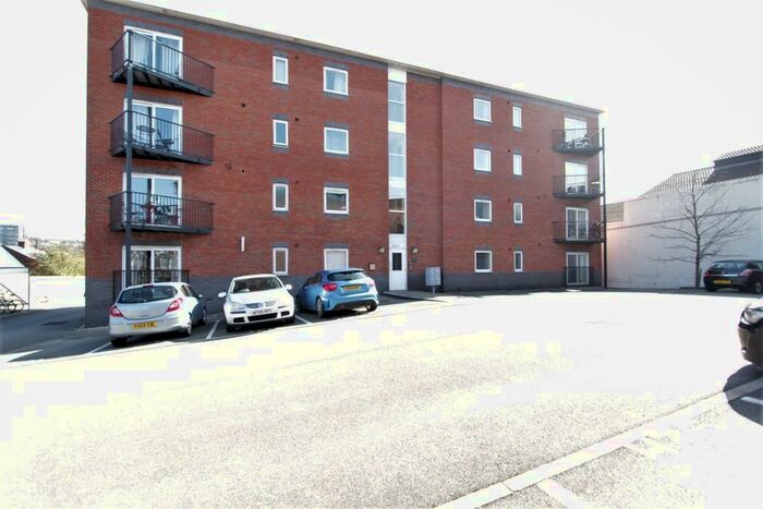 2 Bedroom Ground Flat To Rent In Fulmar House, Edmund Court, S2