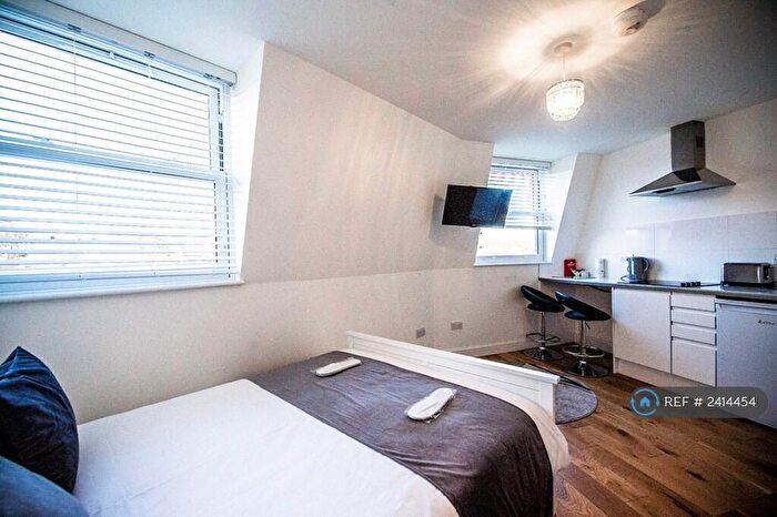 Studio To Rent In High Road, Loughton, IG10