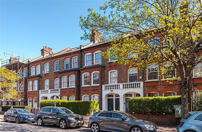 2 Bedroom Flat For Sale In Albert Bridge Road, London, SW11