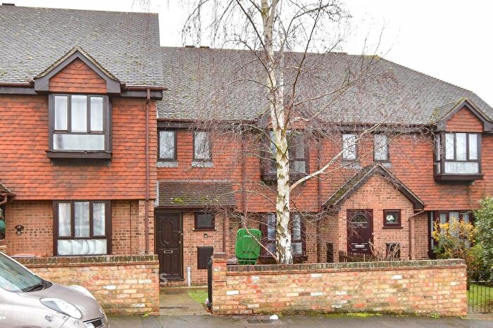 2 Bedroom Maisonette For Sale In Woodstock Road, Strood, Rochester, Kent, ME2